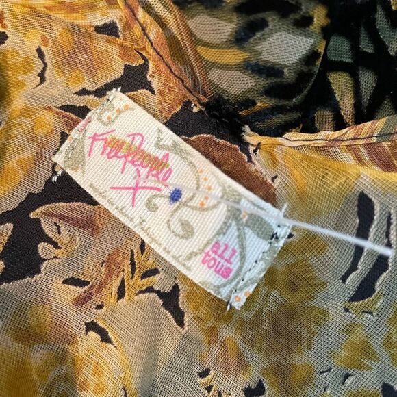 Newā
Free People Beguiled Patchwork KimonoāJacket one size 
Velvet Burno⦠- Picture 11 of 11